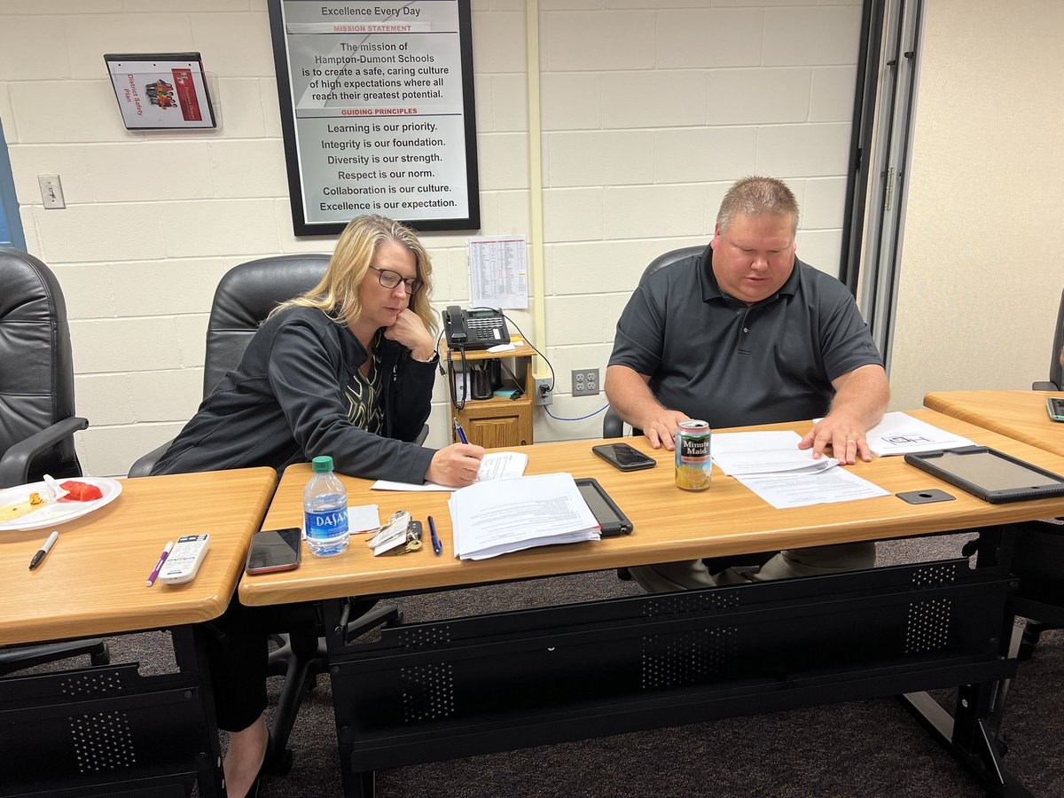 IASB_Iowa's tweet photo. IASB in the Field @hd_csd, where the board-supt team is leveraging their governance roles by setting long-term district goals! #leadership #learning https://t.co/hKAIIdxFnC