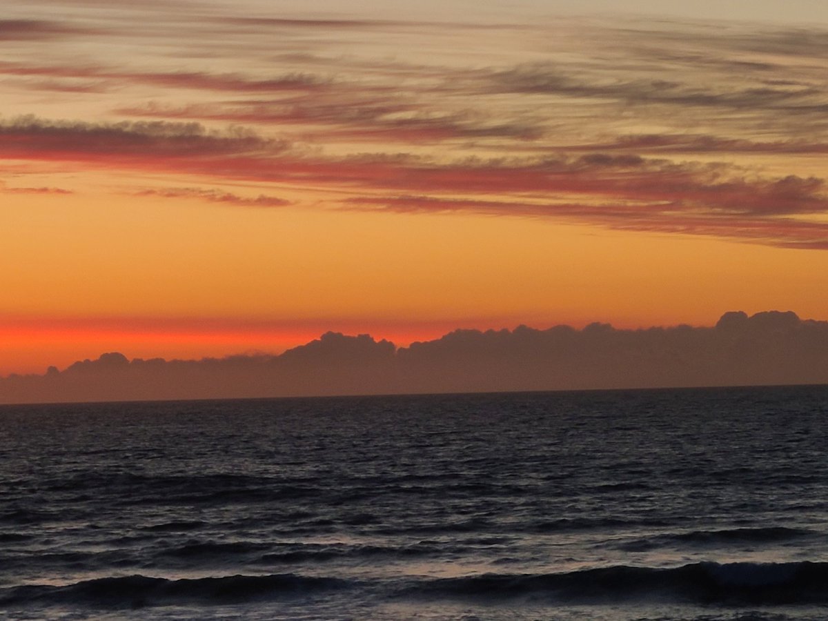 mamamia54's tweet photo. @DanRather The peace and calm of a sunrise in the Outer Banks. https://t.co/HFevrIGSZ6