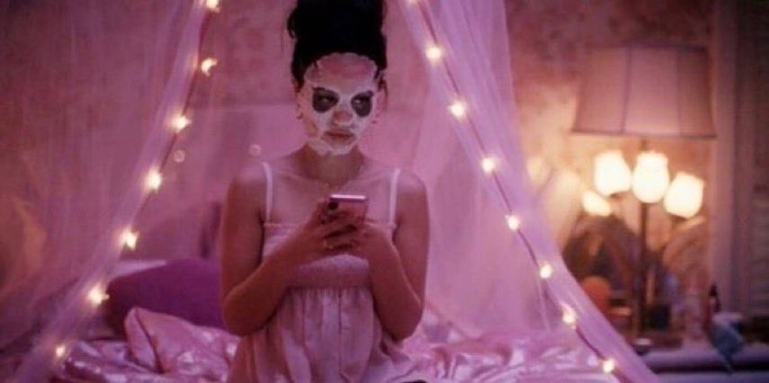 There’s nothing like scrolling down to the bottom of your Pinterest wedding board that you started in 2012. Whew.