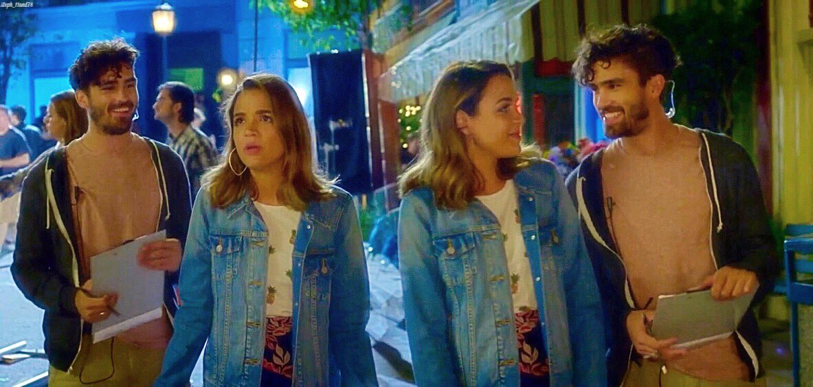 Steph_11and78's tweet photo. #FamousInLove https://t.co/oSw4oz8ft7