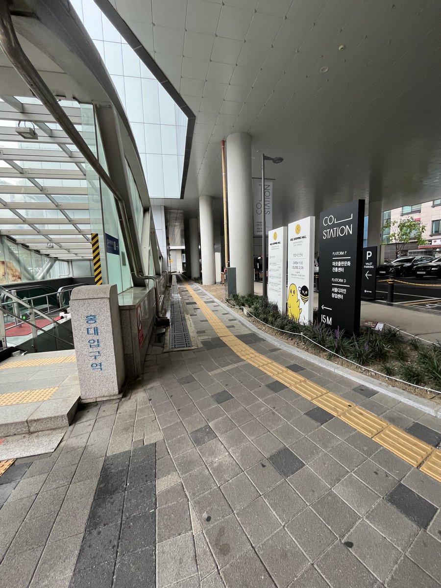 Kanata_notice's tweet photo. 번호표 배부 시작합니다!
해당 장소에서 배부 받으세요!
(홍대입구역 7번출구) https://t.co/gBew6X9YQJ