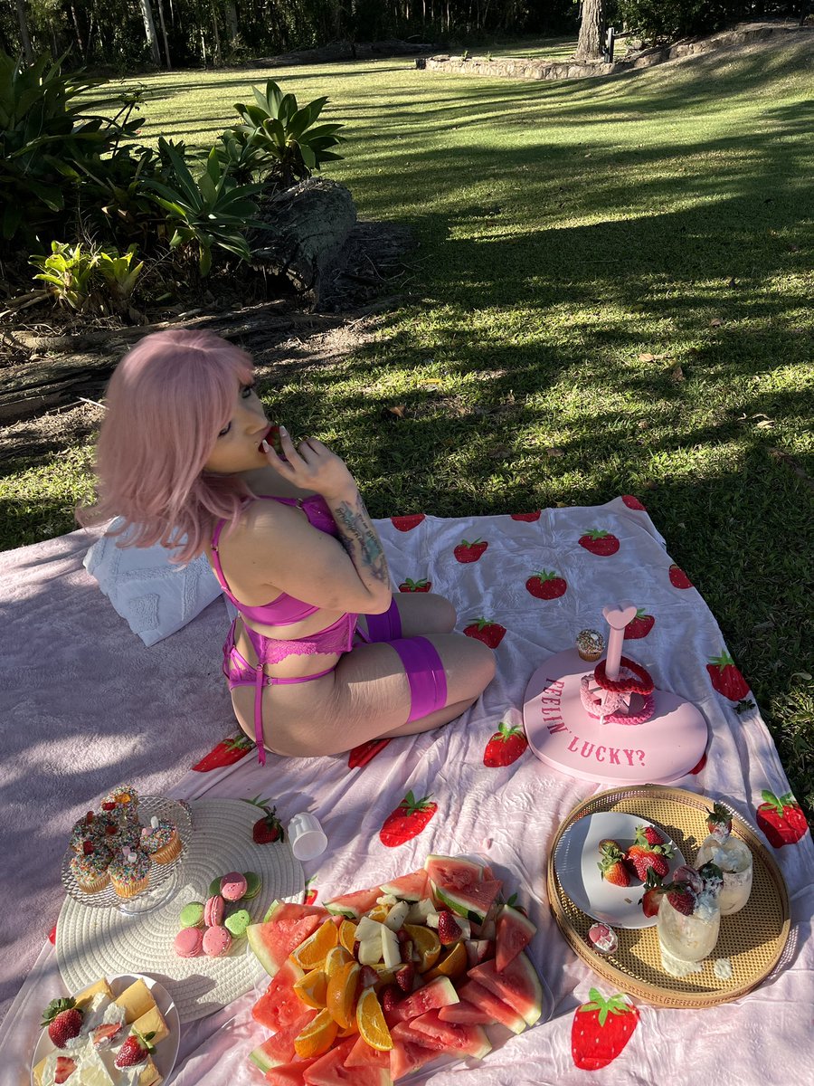 Content from sneaky.minxx