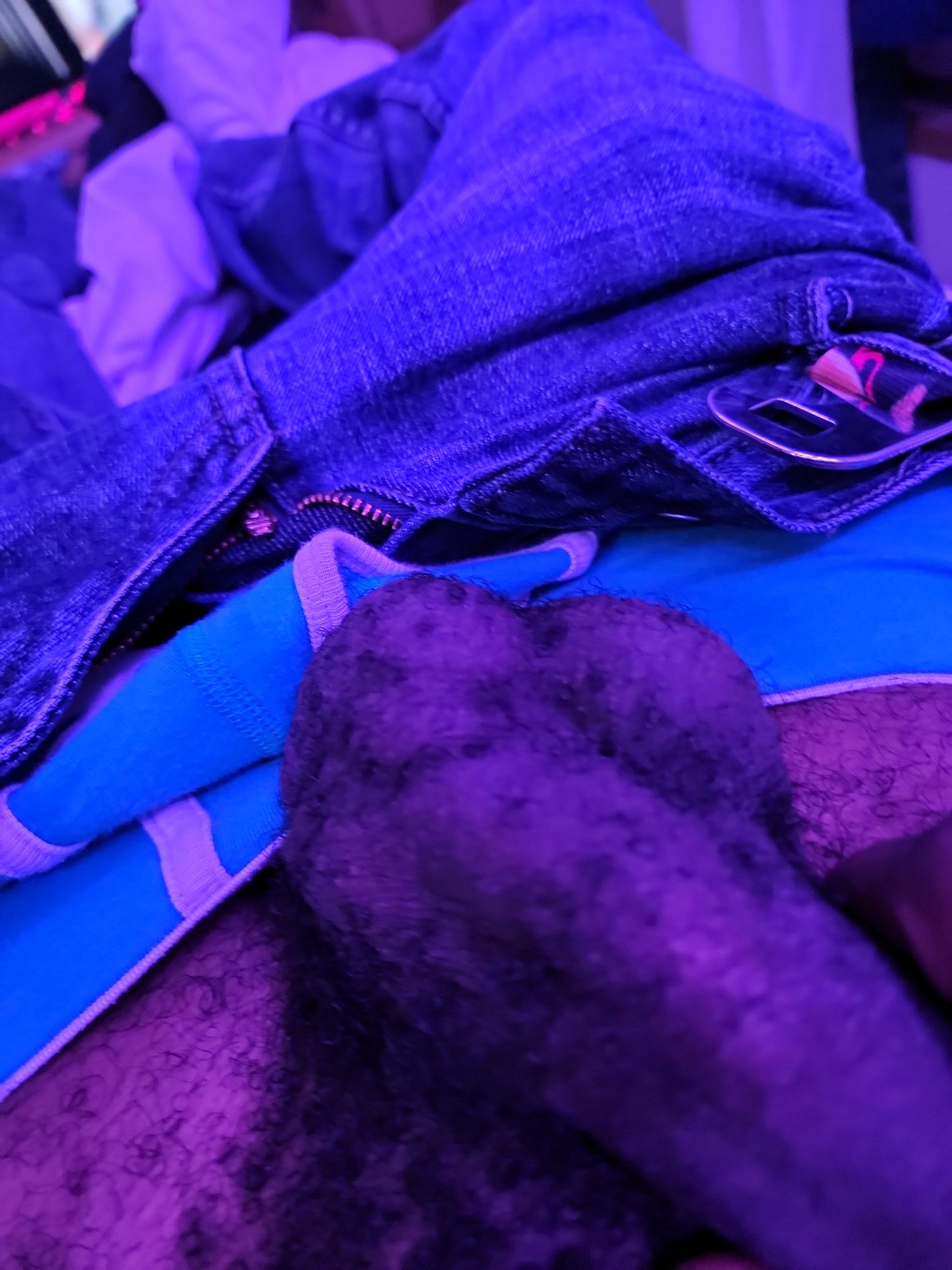 1 pic. Who want to lie right in between my legs. https://t.co/K8sFFreaUI