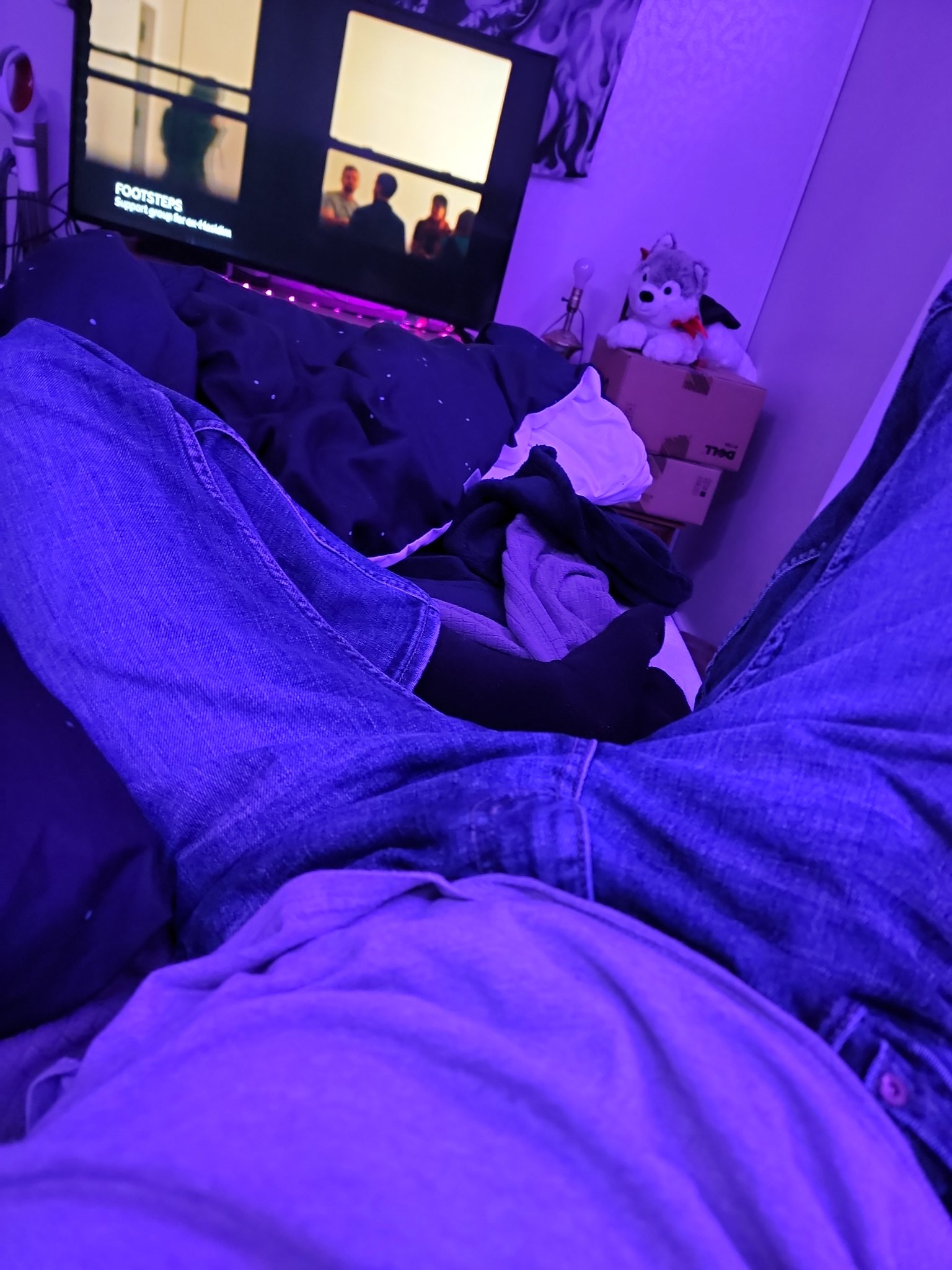 4 pic. Who want to lie right in between my legs. https://t.co/K8sFFreaUI