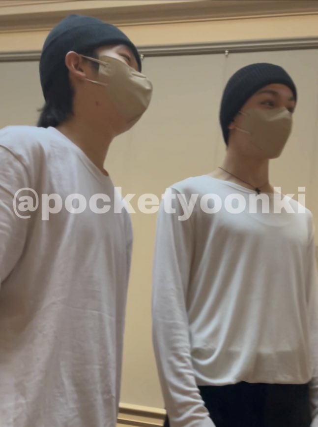pocketyoonki's tweet photo. I WANT YALL TO SEE THE WAY VERNON WAS LOOKING AT US WHEN WE SPOKE TO HIM AND HOW HIM AND HIS MANAGER LAUGHED AT WHAT KELLY SAID SO BAD BUT IM SCARED TO POST SO HERE #BeTheSuninDC #SEVENTEENinDC #SEVENTEEN    #seventeenworldtour #BETHESUNwithSVT https://t.co/kLbO4xlDqy