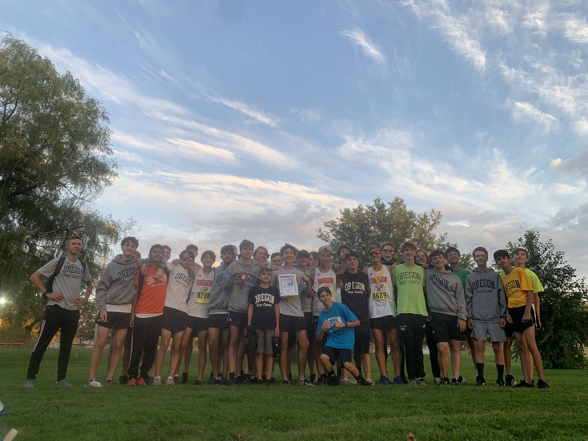 OHSboysXC's tweet photo. Nice first meet tonight at Monroe. JV wins, buoyed by Israel Mikkelson’s 1st place ; Varsity was 5 of 12 teams paced by Wil Cram in 4th. Next up is Verona Invite on Saturday. Full Results are at https://t.co/G9aMzm4fJV #tcb #TEAM https://t.co/mWCyrzhcDe