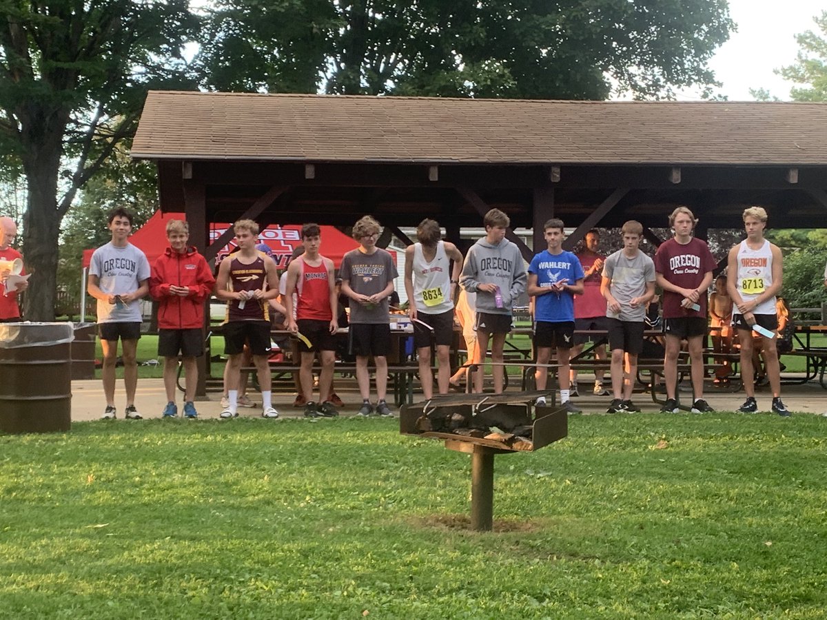 OHSboysXC's tweet photo. Nice first meet tonight at Monroe. JV wins, buoyed by Israel Mikkelson’s 1st place ; Varsity was 5 of 12 teams paced by Wil Cram in 4th. Next up is Verona Invite on Saturday. Full Results are at https://t.co/G9aMzm4fJV #tcb #TEAM https://t.co/mWCyrzhcDe