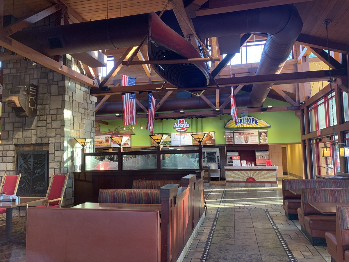makomichael's tweet photo. When traveling, it’s always important to visit local places and partake in regional cuisine. That’s why we drove out of our way to visit the World’s Largest Arbys. Mmmmmmm The Meats. #MeatSweats #TheMeats #Arbys #Cuisine https://t.co/wXyyJYATMo