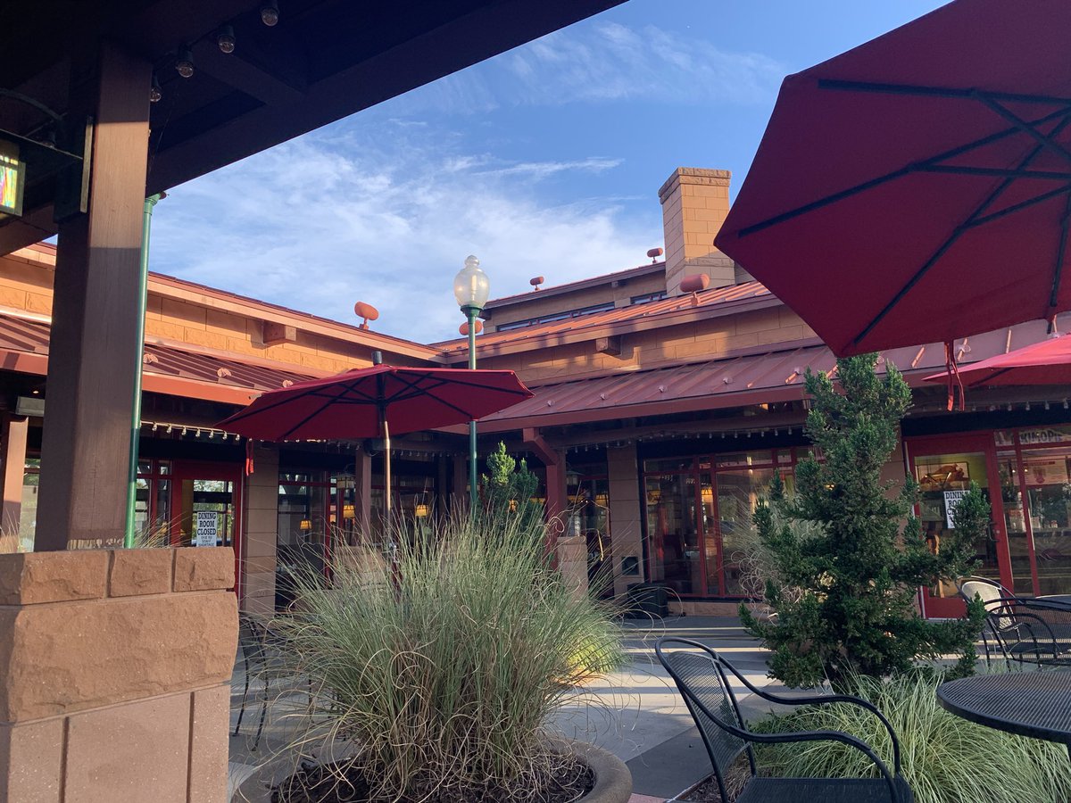 makomichael's tweet photo. When traveling, it’s always important to visit local places and partake in regional cuisine. That’s why we drove out of our way to visit the World’s Largest Arbys. Mmmmmmm The Meats. #MeatSweats #TheMeats #Arbys #Cuisine https://t.co/wXyyJYATMo