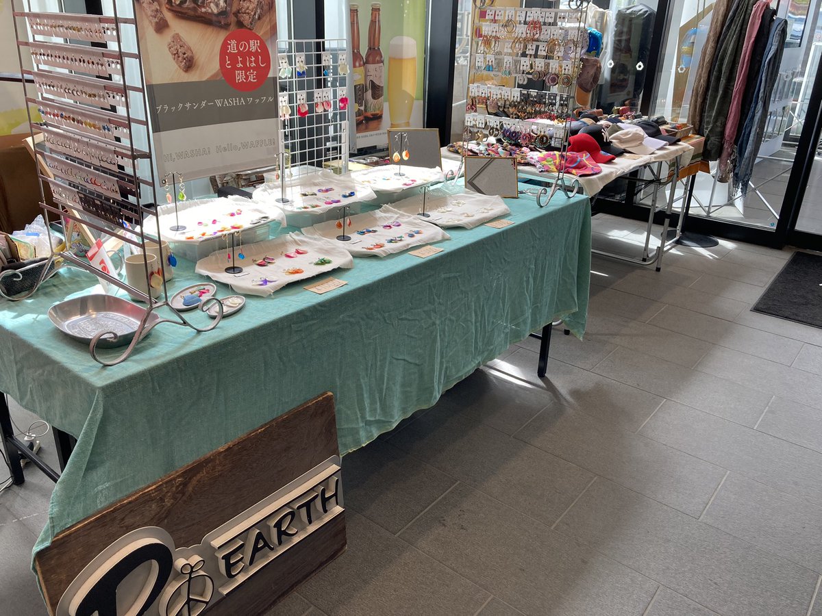 pearthten's tweet photo. 今回の道の駅とよはしの催事は、本日8/30火曜日だけです。
#道の駅とよはし #魚のウロコ #pearth #ピース https://t.co/tlE3egFmvq