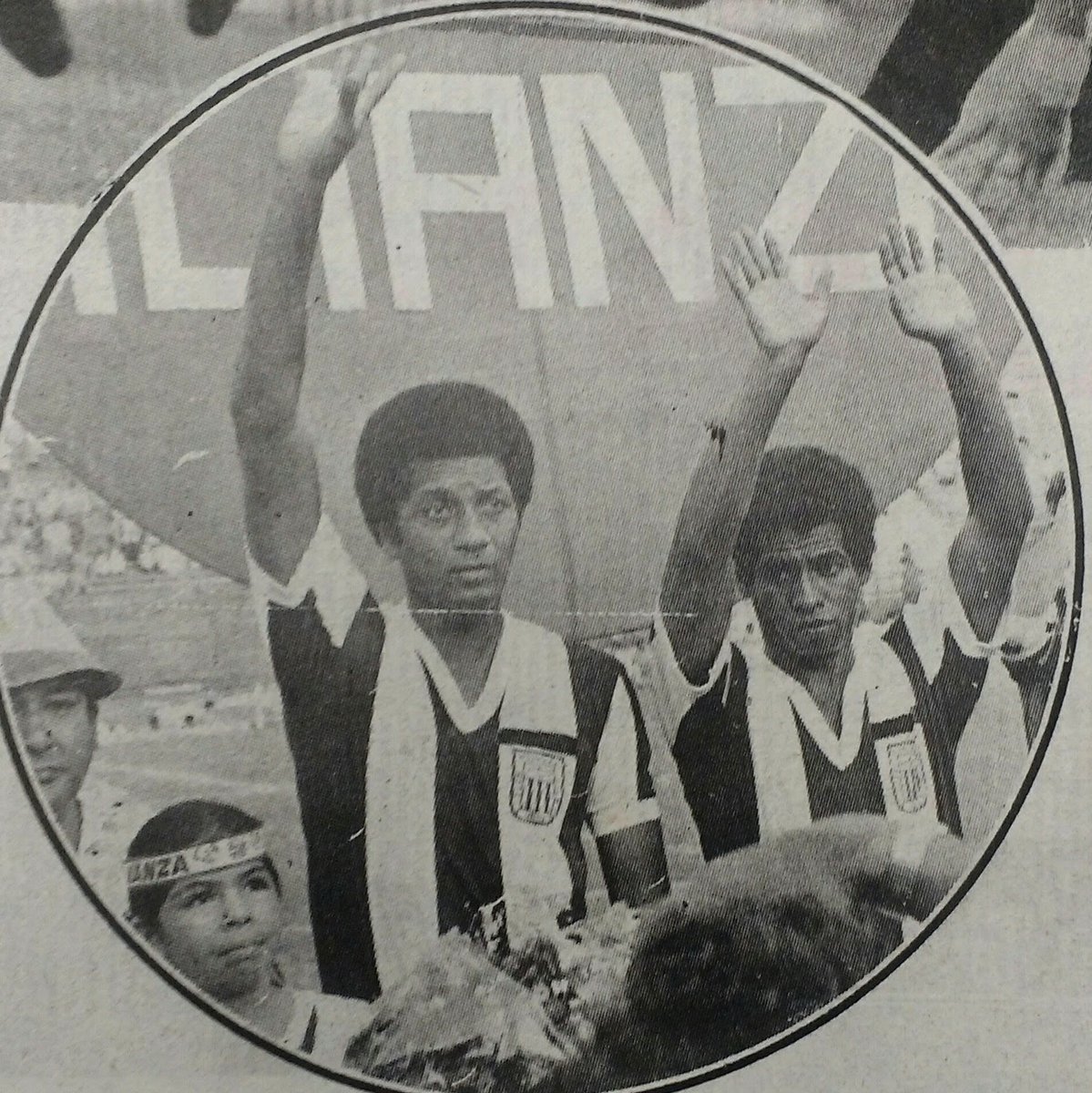 Semana clásica.
Cuentan que previo a enfrentar al rival Don José Velasquez decia: está semana jugamos con los blanquitos,... toperoles altos para todos por favor 😆
Sabía el mejor 6 que estos juegos solo son para ganar.
Arriba Alianza toda la vida!!
<a href="/LibroHyLCAL_Li/">Libro Historia y Leyenda del Club Alianza Lima</a> <a href="/memorias_al/">Memorias De Una Piel</a>