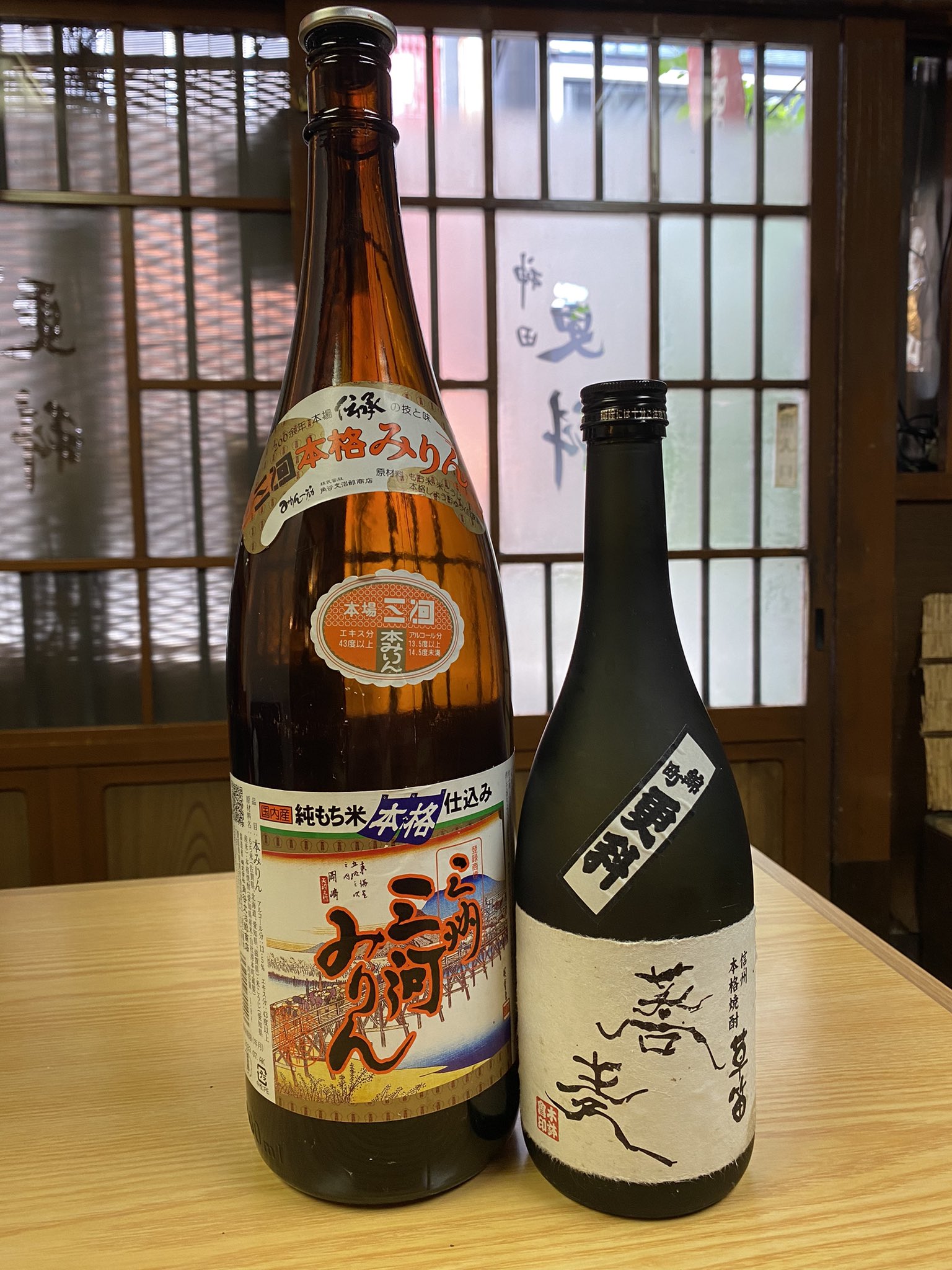 神田錦町更科 焼酎を味醂で割ったものを 江戸時代 本直し と呼びました 味醂は甘い酒としておとそに入れたり女性が好んで飲みました 蕎麦つゆの隠し味で煮きり味醂を合わせる事で味に深みが出ます いま本直しは酒税法により提供出来ない究極の酒