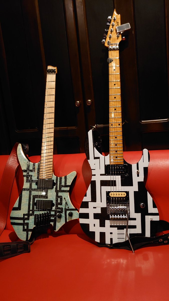 mikittxx's tweet photo. 先日のライヴで使用した
一夜限りのスペシャル
相方のスペシャルと共に。 https://t.co/HhPqPOqjy1