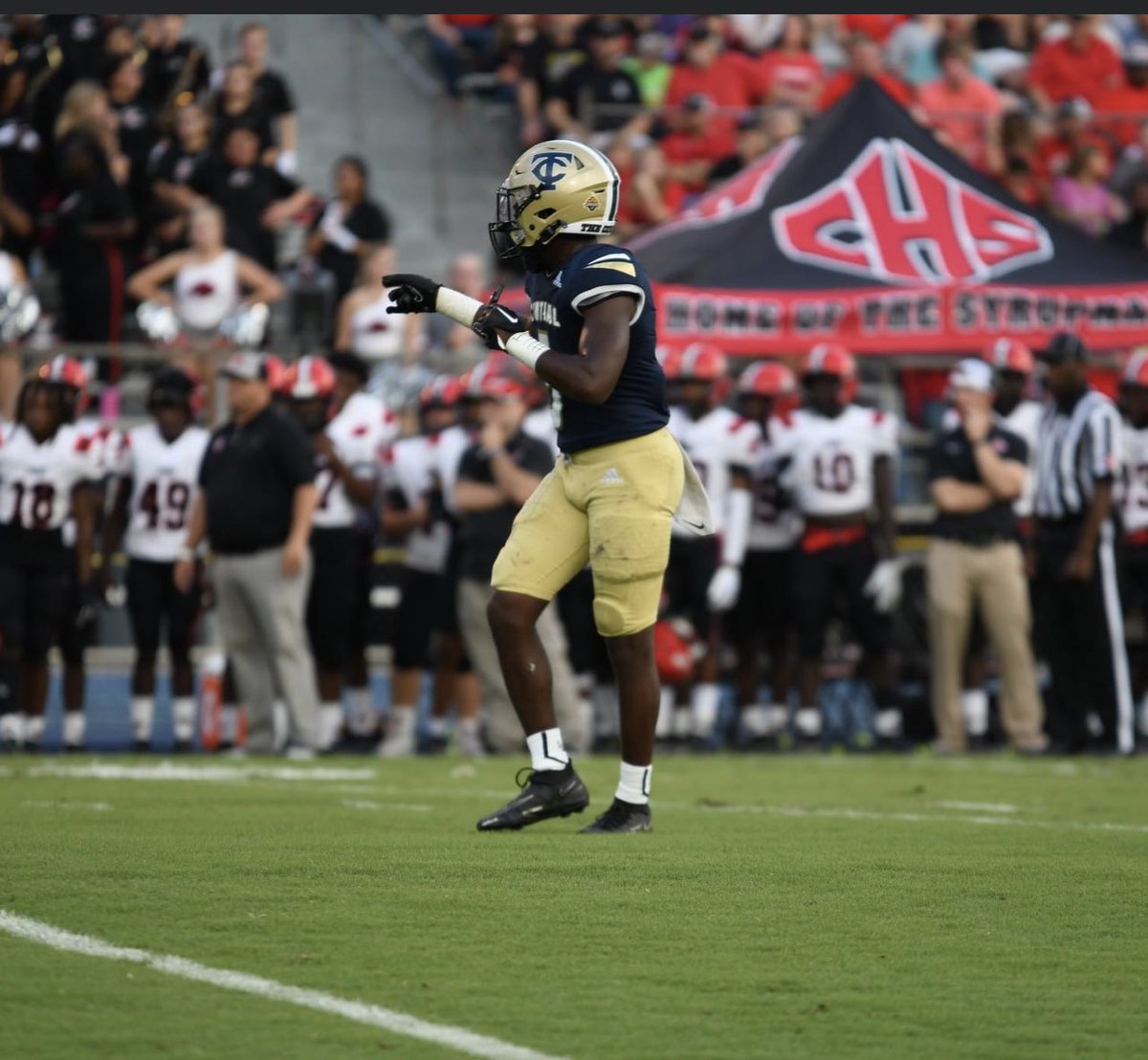 🚨 #RecruitTCC 🚨 

-Quincy Clark (<a href="/q5_live/">Quincy clark</a> )
-Class of ‘23 
-5’9 165lbs 
-Safety/WR
- Physical tackler, great closing speed in coverage, Vocal leader in the secondary, Very quick. 
-Film 🎥; hudl.com/v/2Hyfcq