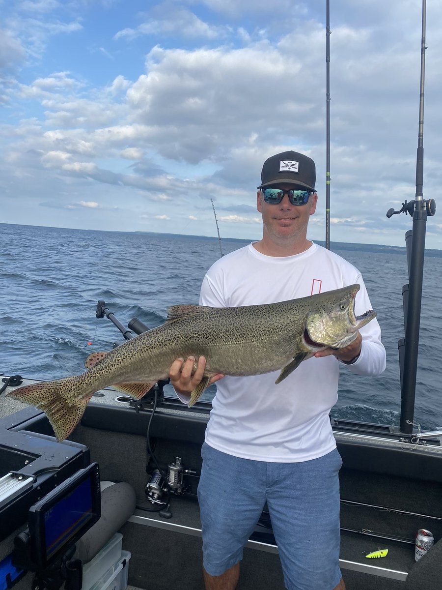 chadbrown077's tweet photo. Good night of fishing 🎣 in Owen Sound with my buddy. Fish look bigger with him for some reason #samefish https://t.co/kR7T0LjEhv