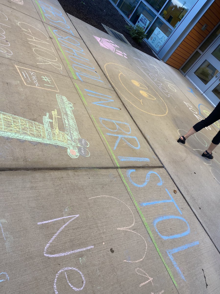 erikakoz's tweet photo. Best part of my day was kicking off the school year as a Greene-Hills Gator!! It truly was an amazing first day of school with all of our fabulous students and dedicated staff! ๐๐#GHSGators #180FirstDays #GreatDaytobeaGator #DreamswithoutLimits @BristolCTSchool @GHillsGators https://t.co/CBqKuaw781