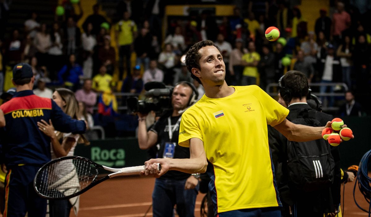 ¡El triunfo de su carrera! 🇨🇴👏👏👏

El colombiano Daniel Galan superó a Stefanos Tsitsipas (5° del ranking mundial) por 6-0, 6-1, 3-6, 7-5 y avanzó a la segunda ronda del <a href="/usopen/">US Open Tennis</a> 

¡Bravo, Daniel! 😉

#USOpen