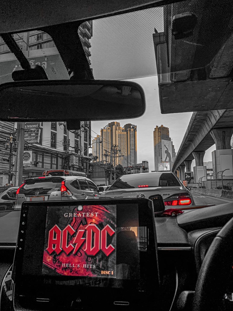 Touche_1968's tweet photo. ทั้งชาร์จและปลุกพลัง (พร้อมบวก) ทุกสถานการณ์ #Highway2Hell https://t.co/1iS7uXQlss