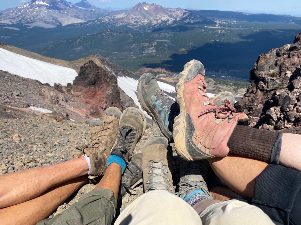 SRWomensClub's tweet photo. SRWC Hearty Soles Hiking Group at the top of Mt Bachelor🥾🏔 https://t.co/TTGivqnAiJ