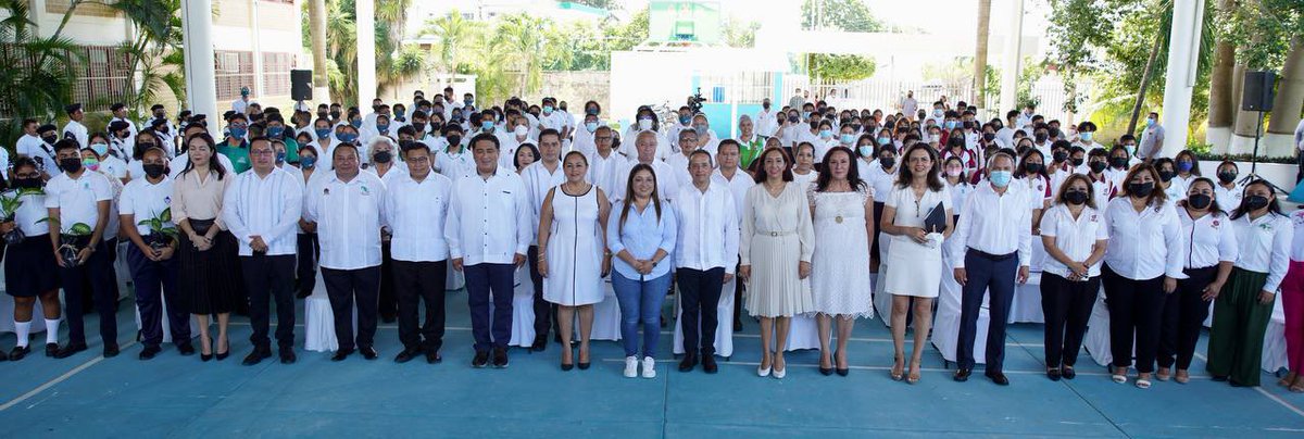 CarlosJoaquin's tweet photo. Inicio ciclo escolar 2022-23, educación media superior desde @cecyteqroo #Chetumal. Hoy, todos los y las jóvenes de #QuintanaRoo tienen acceso al Bachillerato. Mi reconocimiento a maestras y maestros  que hoy preparan a nuestra juventud. @EducacionQR @SEP_mx @yensunniOPB https://t.co/DkxXWT3atV