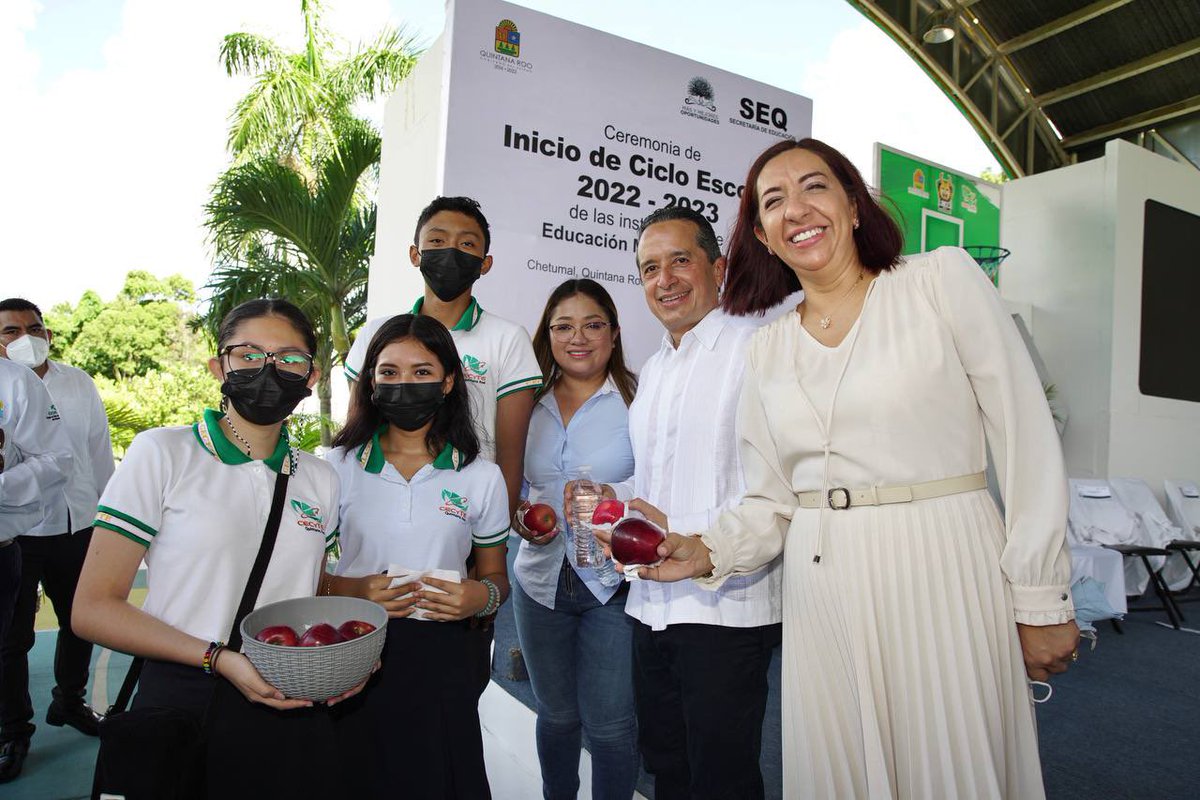 CarlosJoaquin's tweet photo. Inicio ciclo escolar 2022-23, educación media superior desde @cecyteqroo #Chetumal. Hoy, todos los y las jóvenes de #QuintanaRoo tienen acceso al Bachillerato. Mi reconocimiento a maestras y maestros  que hoy preparan a nuestra juventud. @EducacionQR @SEP_mx @yensunniOPB https://t.co/DkxXWT3atV