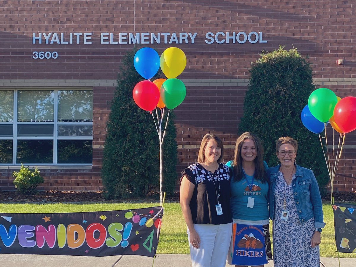 heatherchvojka's tweet photo. Great first day at Hyalite Elementary School!   Thank you to our amazing community❤️. @BSD7Schools #bsd7 https://t.co/kmhZ68fAei
