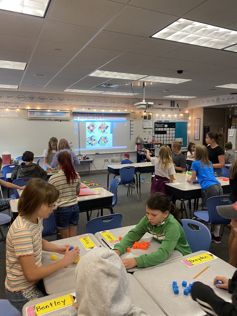 heatherchvojka's tweet photo. Great first day at Hyalite Elementary School!   Thank you to our amazing community❤️. @BSD7Schools #bsd7 https://t.co/kmhZ68fAei