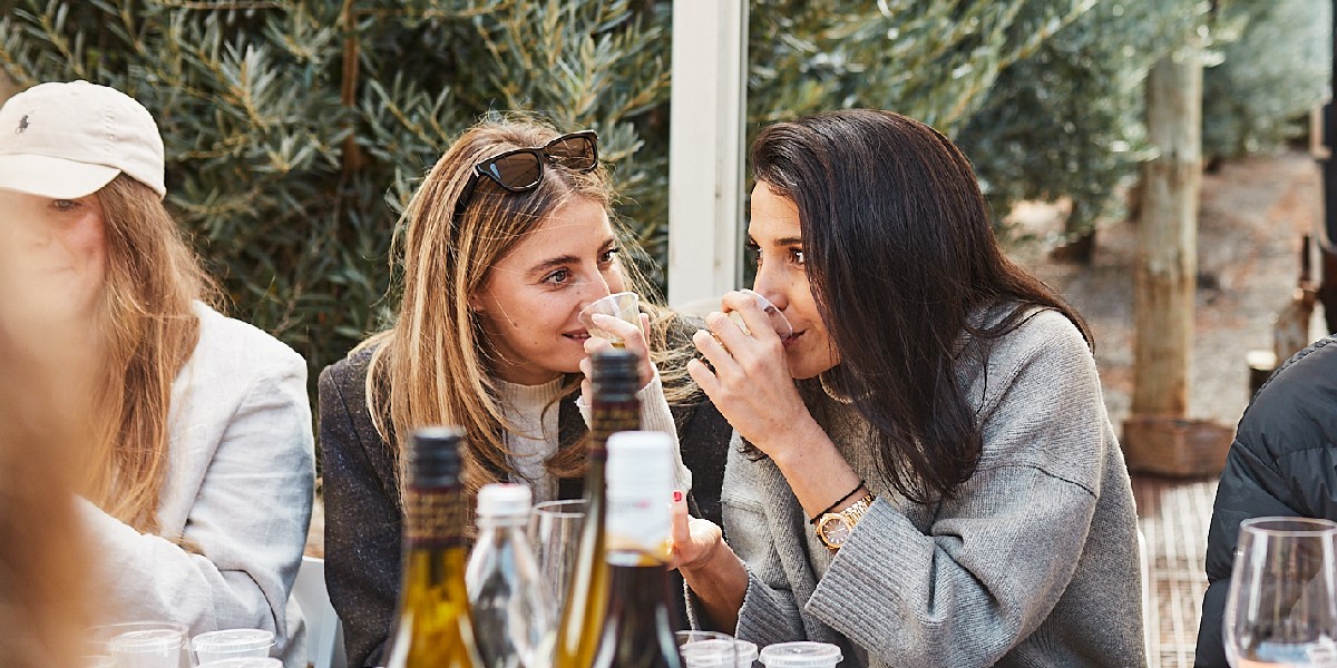 Fresh from our olive groves, enjoy the luxury experience of our Australian extra virgin olive oil tasting in the comfort of your own home! 🫒

With just 7 DAYS LEFT TO REGISTER, sign up here for just $15 per person! bit.ly/CobramEstate-C…