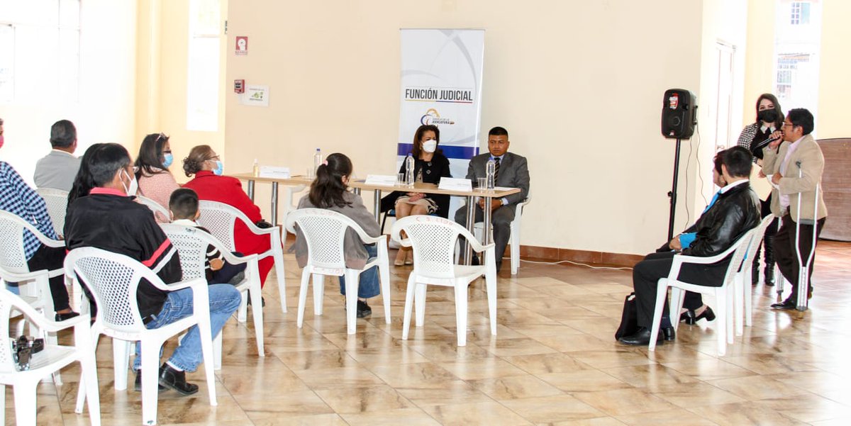 AHORA l 🔵 La <a href="/CjPichincha/">CJPichincha</a> posesiona a una jueza y tres jueces de Paz  🕊️ de las parroquias de #Lloa y #Alangasí. Los jueces de paz fueron elegidos mediante un proceso participativo de toda la comunidad, lo que brinda legitimidad a su gestión.