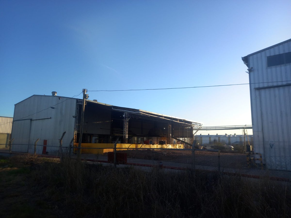 PeriodismoDeIzq's tweet photo. #EntreRios | En Gualeguaychú, la empresa Resyder echó a 25 empleados y va a un proceso de cierre. Los trabajadores acampan en resistencia a la medida.

#TodosAdentroEnResyder https://t.co/k3alwSZX2j