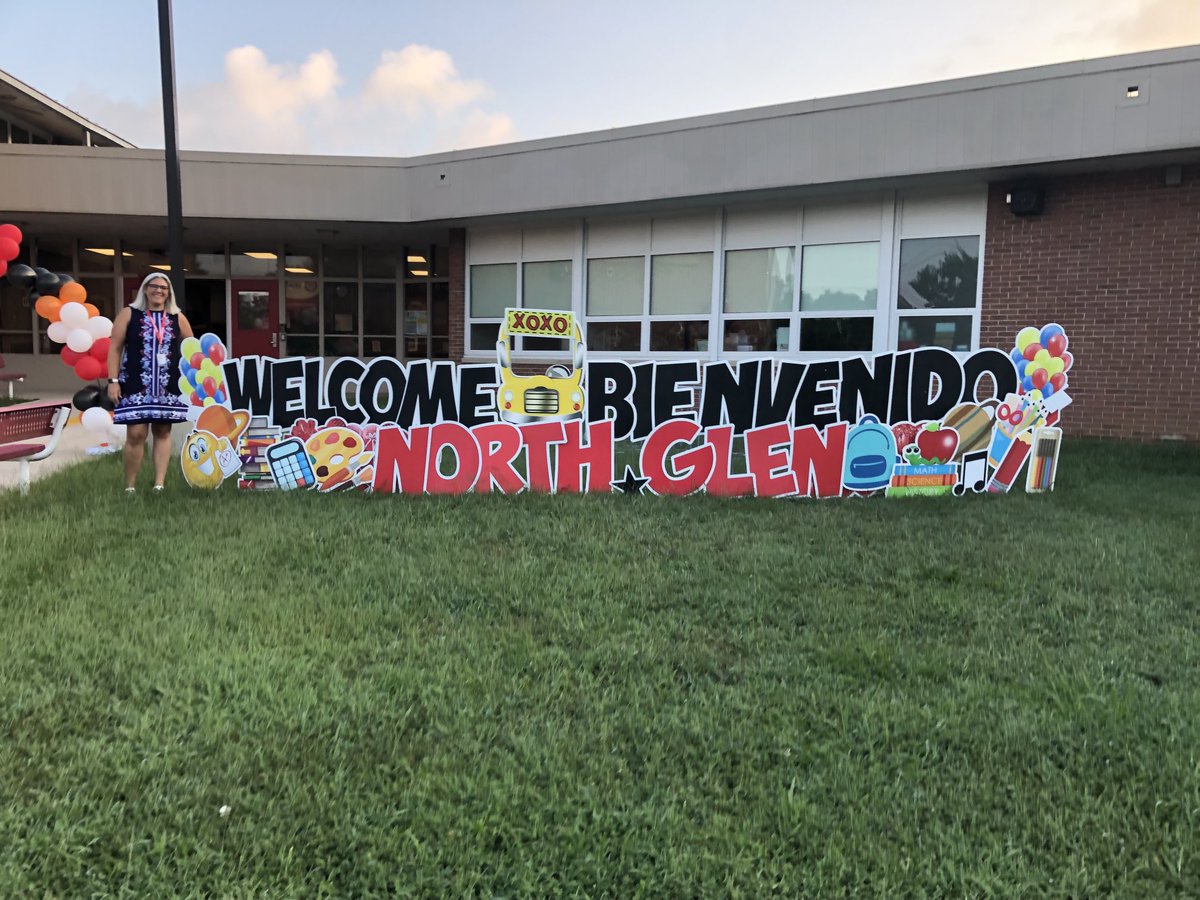 NGlenESAACPS's tweet photo. We had an awesome first day of school! #aacpsawesome https://t.co/MYHC95llFn
