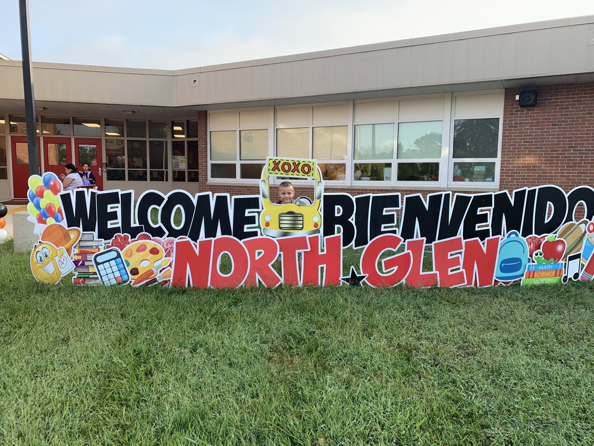 NGlenESAACPS's tweet photo. We had an awesome first day of school! #aacpsawesome https://t.co/MYHC95llFn