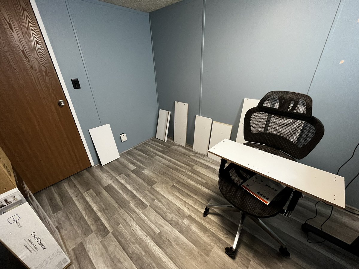 JBerri0s's tweet photo. Finally getting around to organizing and setting up the studio office. Starting with the bookshelf that is going to be in the backdrop of my video feed :) #studiooffice #officestudio #techroom #officespace #tech #videospace #developersetup https://t.co/nElV4o5W7v