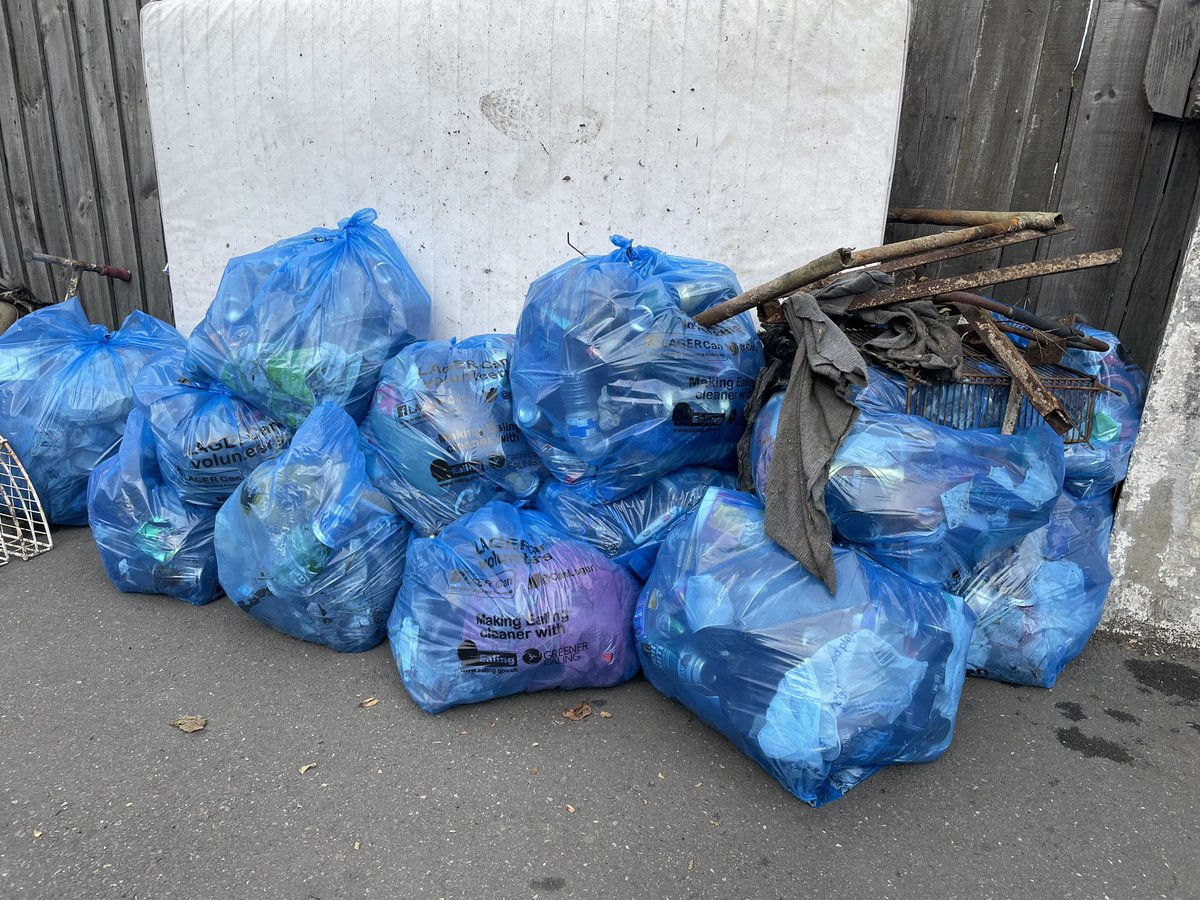 CanLager's tweet photo. #grandunioncanal #toplocks to #wolfbridge for another 30 bags rubbish & 40 of unbaggables. We’d love to work with @CRTSouthEast @EalingCouncil @VirendraSharma & others to formulate a plan to reduce the rubbish. https://t.co/3x6bZZXfeo