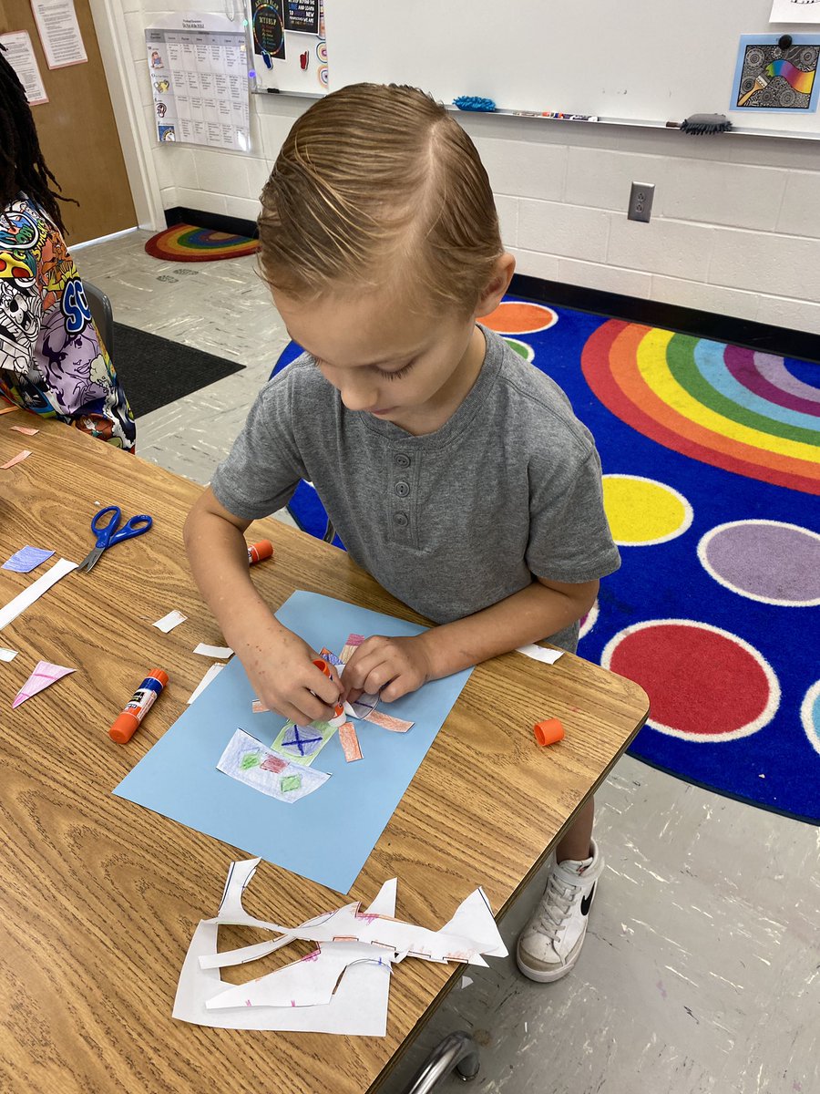 hellomsdey's tweet photo. Students learned about shapes and created their own cool shape robots. #artclass #elementaryarts @makishawilliams @FineArtsHCS @HenryCountyBOE @WES_HCS https://t.co/pOUwpfDK0K