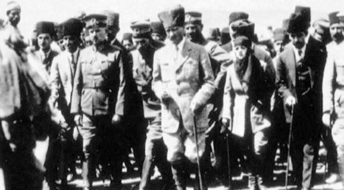 ayrintiakademi's tweet photo. 30 Ağustos Zafer Bayramımızın 100. Yılı Kutlu Olsun🇹🇷Başta Gazi Mustafa Kemal Atatürk olmak üzere, bağımsızlığımız için büyük mücadele veren, asker-sivil tüm kahramanlarımızı, saygı ve minnetle anıyoruz 🙏🏼 #30AgustosZaferBayrami #30AğustosZaferBayramımızKutluOlsun https://t.co/exKvp9gKfh