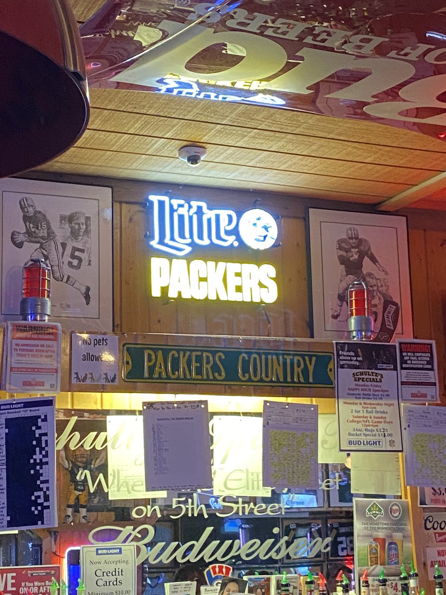 PicturesNeon's tweet photo. Schultz’s Sports Bar — Superior, WI https://t.co/liBcPxh8Ol