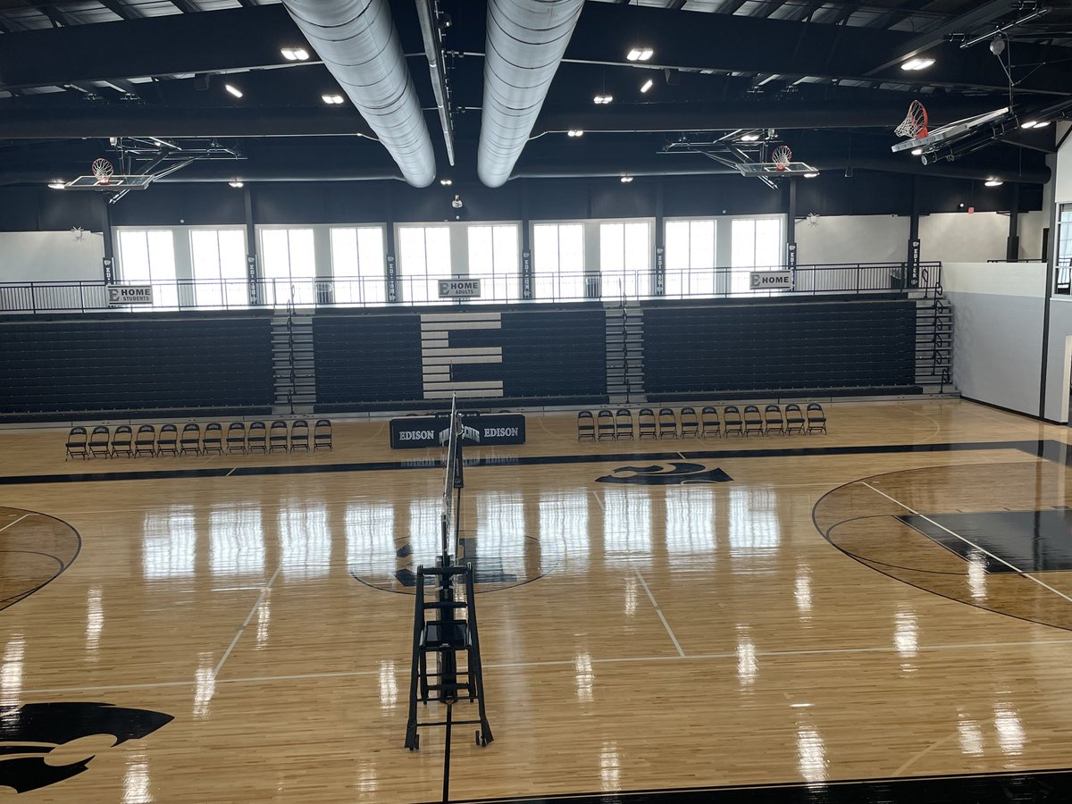 bbeatscats's tweet photo. Game Time!!! First athletic event in the new field house. #great day to be a Wildcat. https://t.co/FrpVSRqRgP