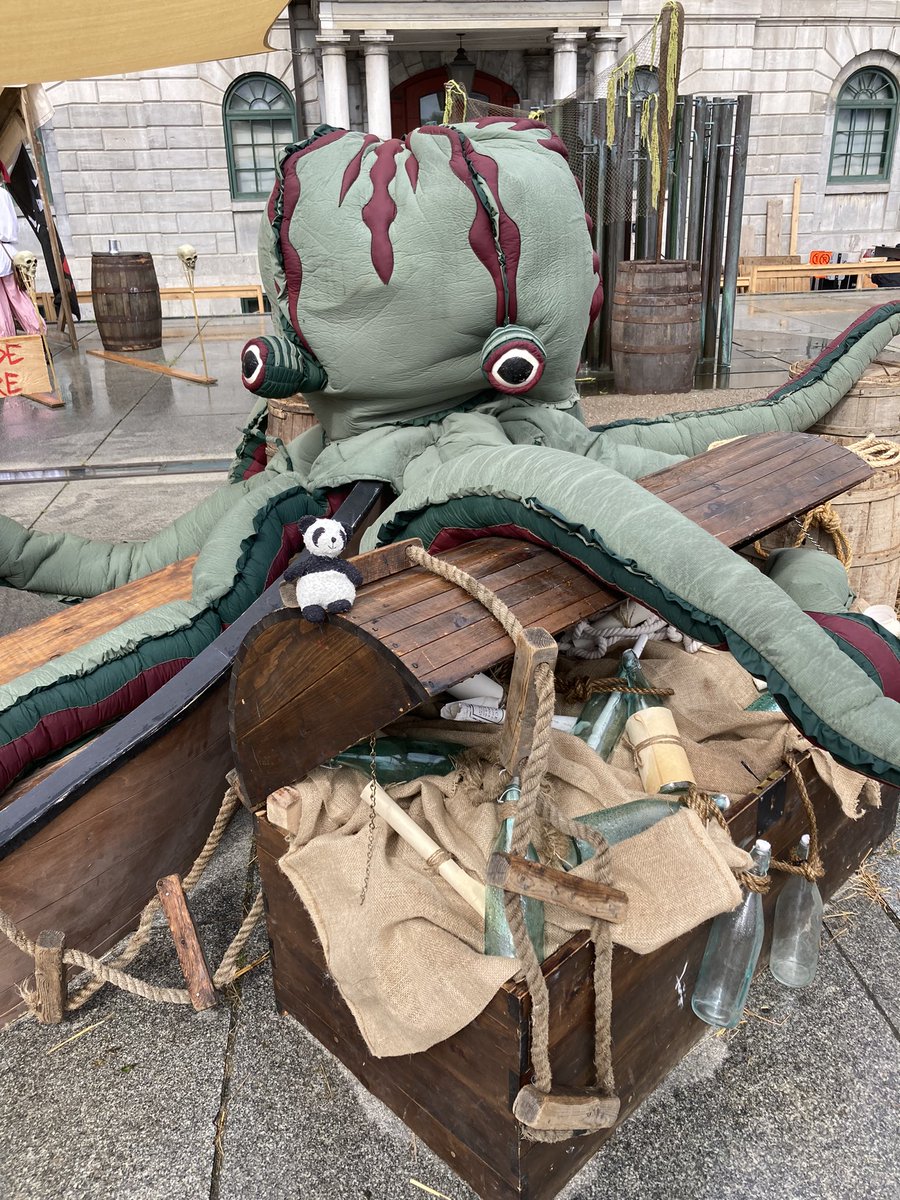 Adventure_Gauss's tweet photo. On Saturday I got to go to the 18th century market! I met a friendly water animal that was taking care of a treasure chest. Then I got to write my name. I forgot to write some math equations too, that would have been fun. @PointeaCalliere #PointeACalliere #ChateauRamezay https://t.co/bXkXW8bxef