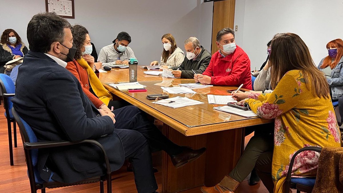 🍓Seremi <a href="/Natajoignant/">Nathalie Joignant</a> cita al alcalde <a href="/SanPedroMuni/">Ilustre Municipalidad de San Pedro</a> y la alcaldesa <a href="/munimelipilla/">Municipalidad de Melipilla</a> junto a las autoridades y profesionales que integran la“Mesa Aphelenchoides fragariae”para evaluar acciones en beneficio de los productores de frutilla #RM,que se han visto afectados por la plaga🍓