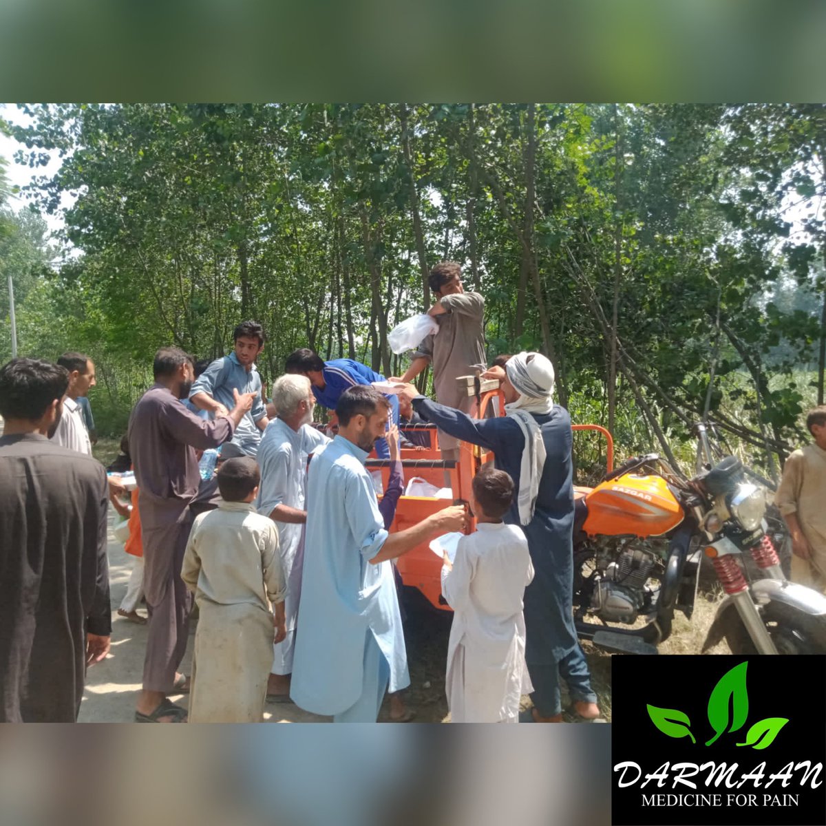 Darmaan4u's tweet photo. Team Darmaan Led by Affan Inayat Providing Food,Water &amp; Medicines at Maanzoorai,Distt Charsadda Today-
Please add your Contributions to help/Strengthen our Campaign- 
#SavePakistan #Charsadda #FloodEmergency #SupportDarmaan https://t.co/Bj09XUtyow