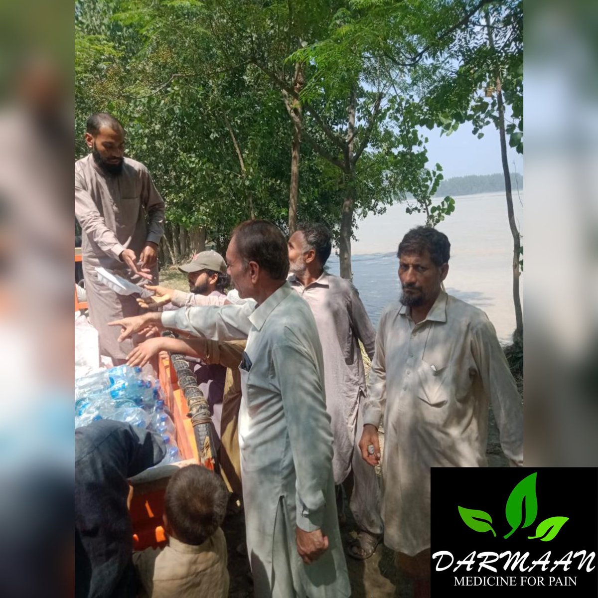 Darmaan4u's tweet photo. Team Darmaan Led by Affan Inayat Providing Food,Water &amp; Medicines at Maanzoorai,Distt Charsadda Today-
Please add your Contributions to help/Strengthen our Campaign- 
#SavePakistan #Charsadda #FloodEmergency #SupportDarmaan https://t.co/Bj09XUtyow