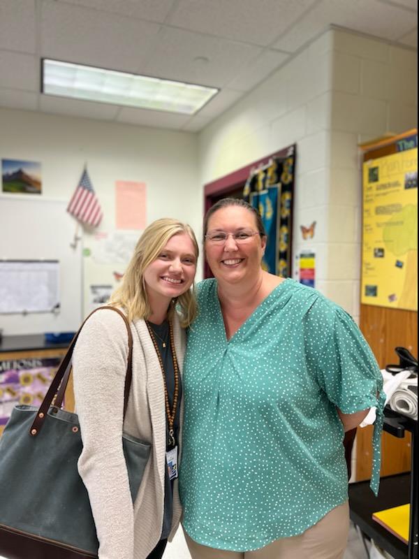 jaime_butts's tweet photo. It makes a teacher proud to sit down in district pd and see a former student!  @KFMSjaguars757 
@ChargersJyms 
#BuildingtheBestSPS https://t.co/sPjj3gx9fW