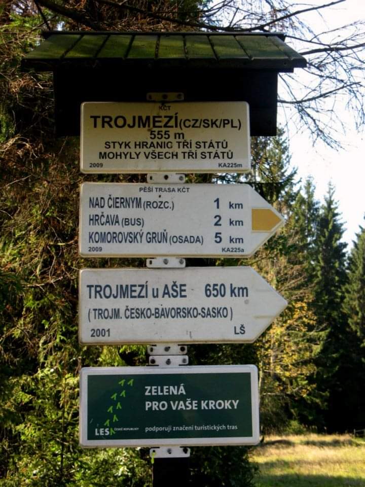 Voltcz's tweet photo. Dnes jsem se vrátil na Trojmezí ČR/PL/SK, místo, kde jsem v říjnu před 10 lety udělal první krok na cestě pěšky (po týdenních etapách) napříč Českou republikou. Historie v tagu #Napříč_ČR https://t.co/J8CWUnnu8i
