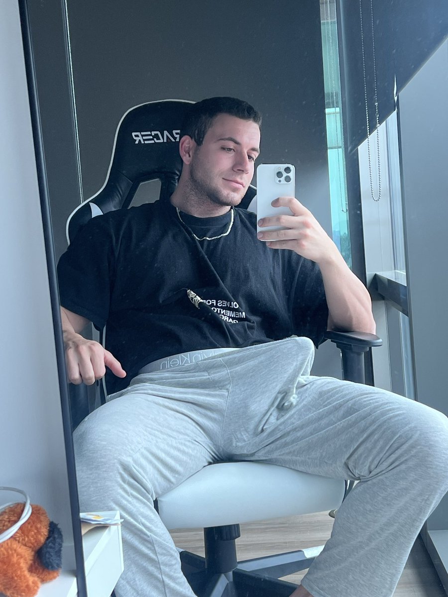 ShredsHard's tweet photo. Should I wear these to the gym? https://t.co/LzY2UM6tGq