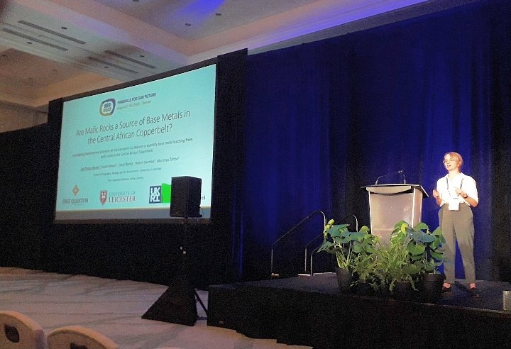 GeologyLeics's tweet photo. 👏👏 to MGeol graduate @ZPhelpsBarber on presenting her masters research at the SEG2022 conference in Denver earlier today! The work forms part of the @NERCscience Cubes project investigating sediment hosted Cu and Co deposits. Great work Zoe! https://t.co/ls7IzAYm8r