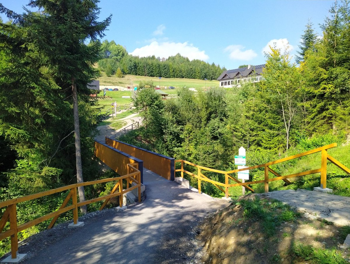 Voltcz's tweet photo. Dnes jsem se vrátil na Trojmezí ČR/PL/SK, místo, kde jsem v říjnu před 10 lety udělal první krok na cestě pěšky (po týdenních etapách) napříč Českou republikou. Historie v tagu #Napříč_ČR https://t.co/J8CWUnnu8i