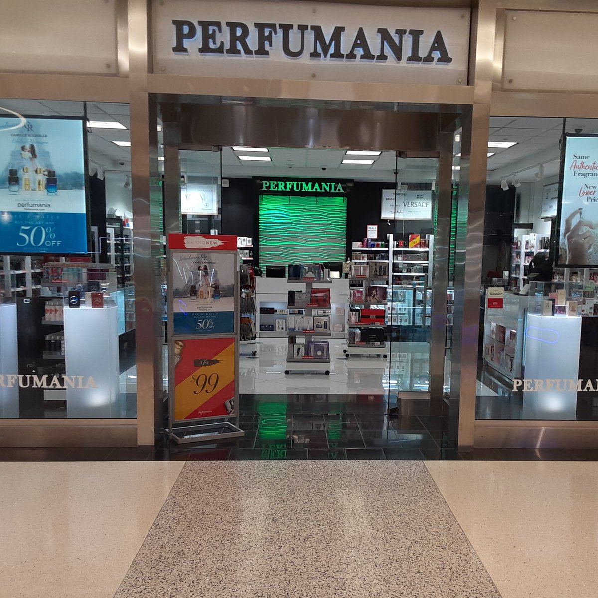 Now hiring! ✨ Perfumania at Kings Plaza is looking to expand its team. 🙌 Now hiring for part-time sales associates and management positions. Must have a minimum of 2 years of experience to apply. To apply, drop off your resume in-store or email to str00407@perfumania.com.