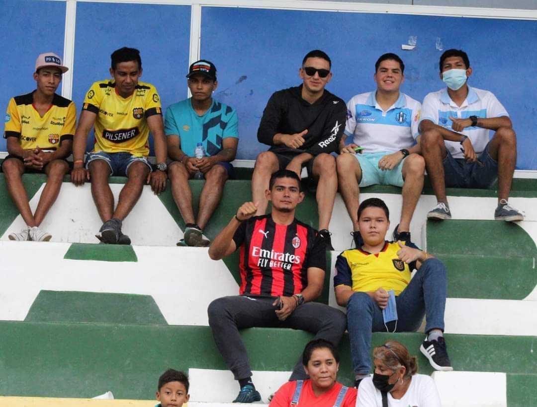 SucreSC1's tweet photo. Damos gracias a nuestra afición, por estar presente en todos los compromisos de la #Sucre; su aliento fue fundamental para nuestra clasificación.

Nos vemos en los Play-offs🇪🇨 💙🖤⚽
#VamosSucre #Vinces #RumboALaSerieB https://t.co/728u6Y2c1f