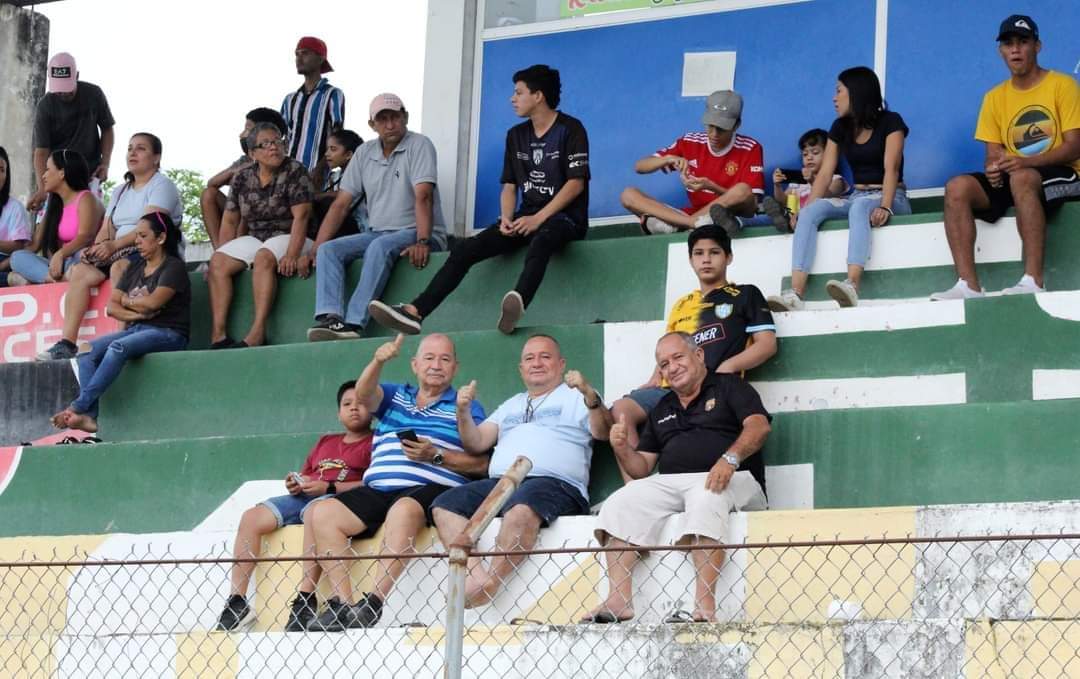 SucreSC1's tweet photo. Damos gracias a nuestra afición, por estar presente en todos los compromisos de la #Sucre; su aliento fue fundamental para nuestra clasificación.

Nos vemos en los Play-offs🇪🇨 💙🖤⚽
#VamosSucre #Vinces #RumboALaSerieB https://t.co/728u6Y2c1f